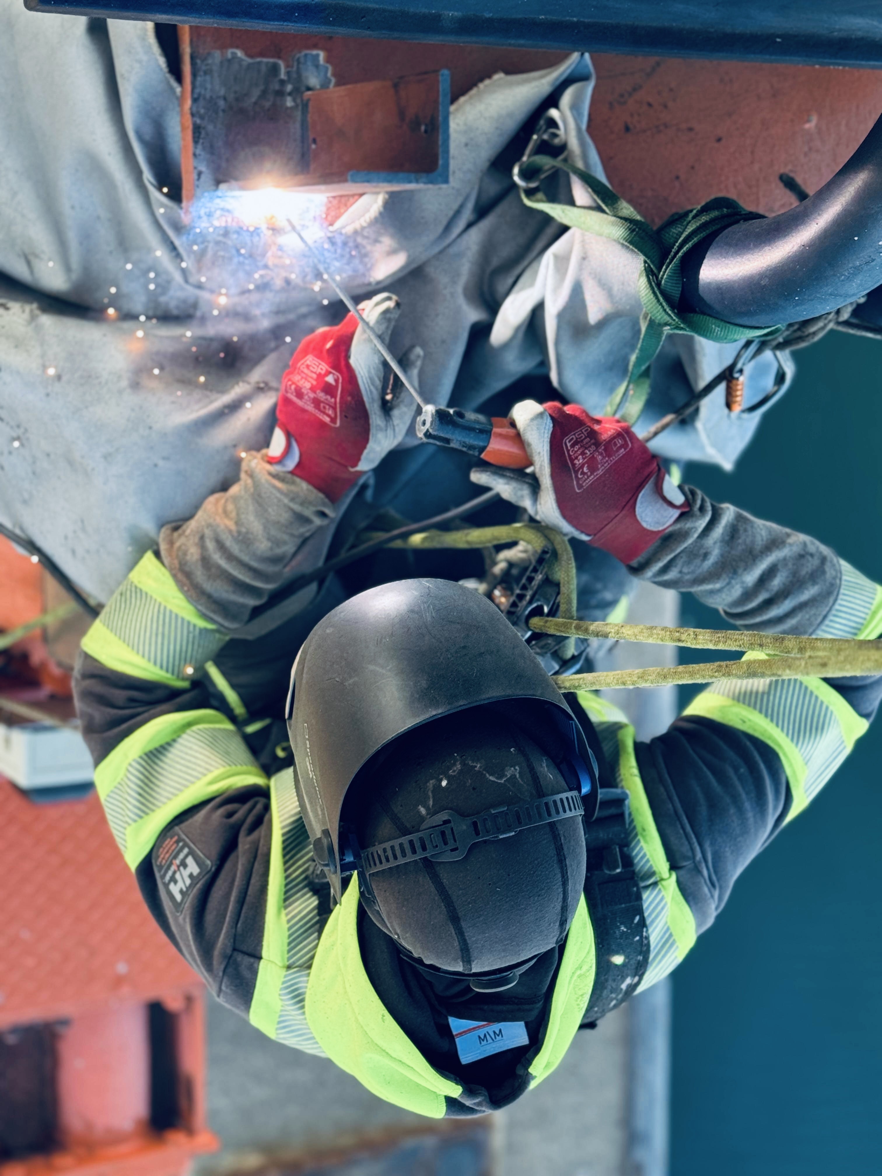 Welding a steel component using rope access